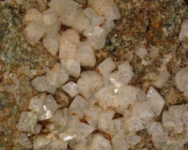 Heulandite-Sr